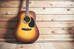 Les avantages d'une guitare Folk
