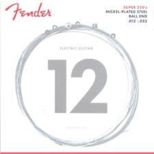 Le jeu de cordes électriques pour guitare Super 250s heavy de Fender F-250H est conçu pour les musiciens qui préfèrent une tension plus élevée pour une attaque plus intense et un sustain prolongé.