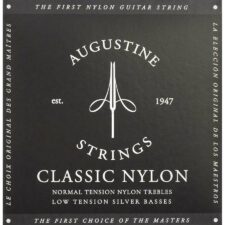 Le jeu de cordes classiques en noir série Classic Augustine CLBK apporte une tension plus douce, idéale pour les débutants ou les joueurs qui préfèrent un toucher plus léger.