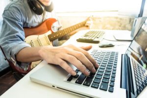Exercices d'apprentissage de la guitare en ligne pour améliorer la dextérité des doigts