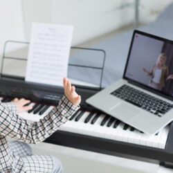 Guide détaillé des méthodes efficaces pour apprendre le piano en ligne