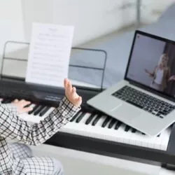 Guide détaillé des méthodes efficaces pour apprendre le piano en ligne