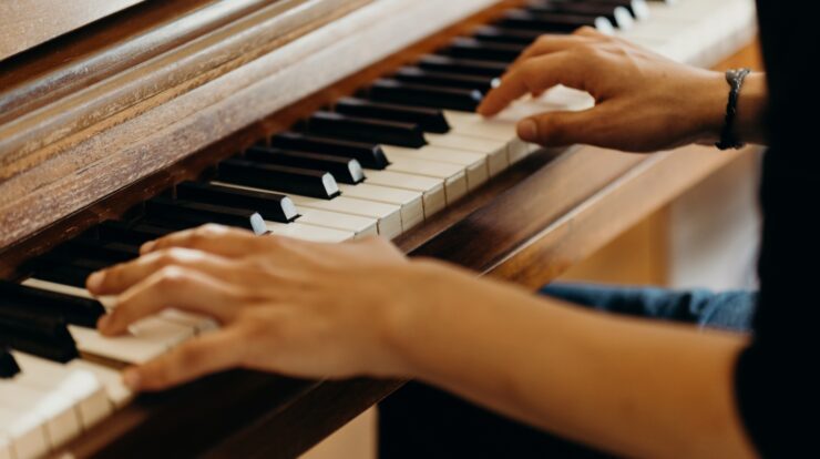 main gauche piano