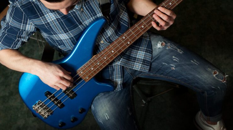 Quels sont les effets de guitare essentiels pour un son de blues authentique ?