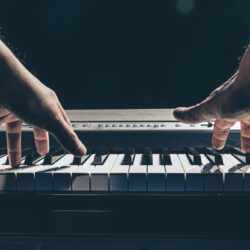 Comment jouer du piano dans un groupe de rock ?