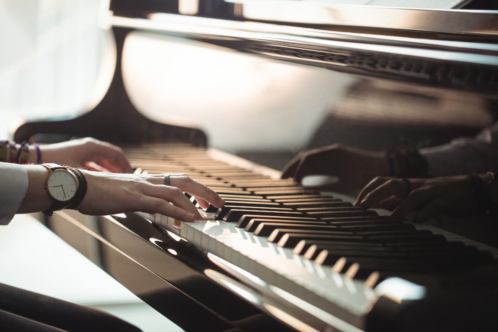 Quels sont les morceaux de piano classique incontournables pour les débutants ? Musique Instrument