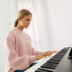 Quels sont les exercices essentiels pour développer votre dextérité au piano ?
