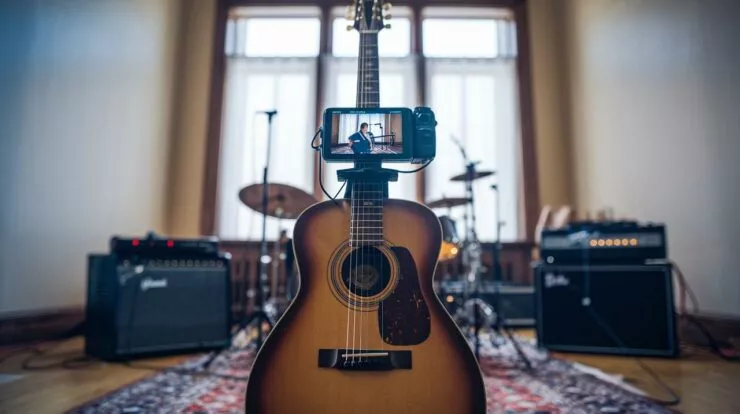 Cette guitare à IA joue PRESQUE toute seule… Faut-il en avoir peur ?