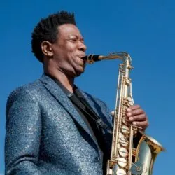 Charlie Parker : 10 albums incontournables pour vibrer au rythme du saxophoniste légendaire