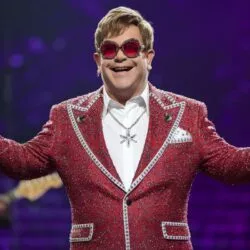 Elton John revient avec un album qui fait pleurer TOUT le monde