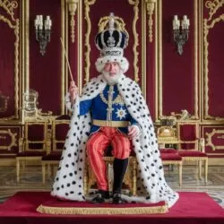 Le roi Charles III transforme une carotte en instrument Royal !!