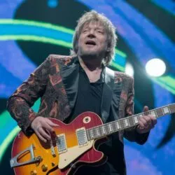 Oasis, The Who, Johnny Marr… Zak Starkey a-t-il joué avec trop de légendes ?