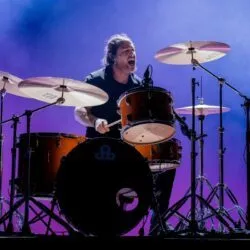 Pourquoi Chad Smith est LE batteur que tous les rockeurs jalousent