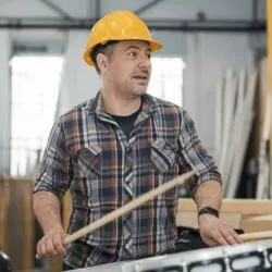 TOP 10 des musiques de chantier : la playlist secrète des pros du batiment