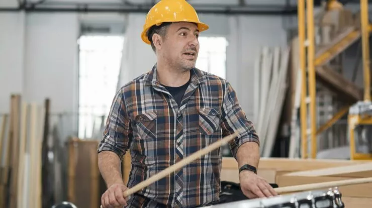 TOP 10 des musiques de chantier : la playlist secrète des pros du batiment