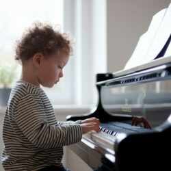 5 morceaux de piano si simples qu’un enfant de 5 ans pourrait les jouer