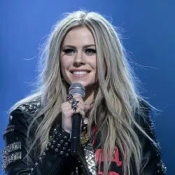 Avril Lavigne revient plus rock que jamais !