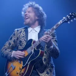 Ce que disent les guitares de scène de vos artistes préférés sur leur personnalité
