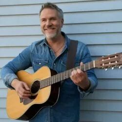 Ce secret derrière la voix de Ryan Bingham va vous surprendre