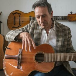 Ces artisans qui transforment des meubles cassés en instruments uniques