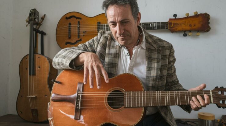 Ces artisans qui transforment des meubles cassés en instruments uniques