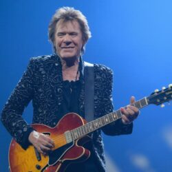 Entre rock et sorcellerie : Johnny Hallyday a-t-il franchi une ligne avec ‘Veau d’Or Vaudou’ ?
