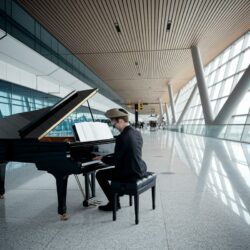 Il joue du piano dans un aéroport… et fait pleurer tout le terminal