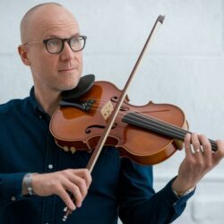 Il ose comparer un MacBook à un violon : Hans Zimmer choque les puristes !