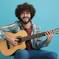 J’ai suivi un tuto YouTube pendant 30 jours : voici comment j’ai progressé à la guitare