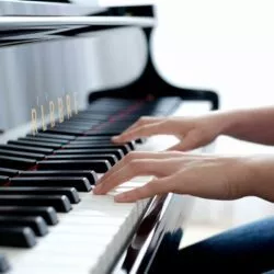 Piano pour les nuls : ces 5 chansons transforment n’importe qui en pianiste d’un soir