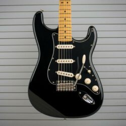 Pourquoi tous les ados voulaient une Fender noire en 2002 (merci Avril ?)