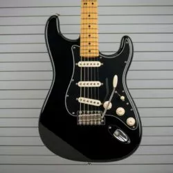 Pourquoi tous les ados voulaient une Fender noire en 2002 (merci Avril ?)