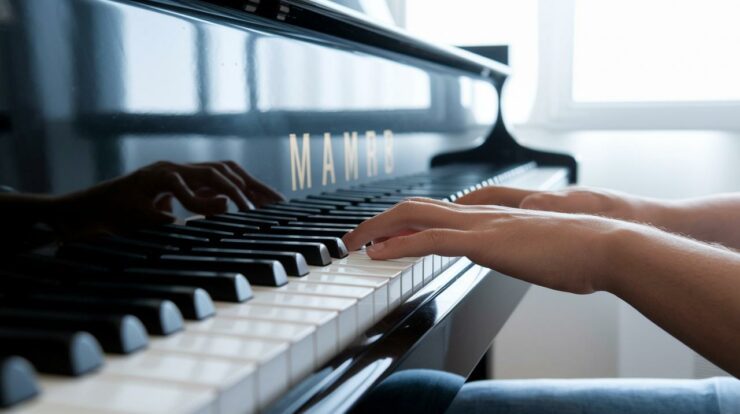 Tu veux impressionner sans savoir jouer ? Ces 5 morceaux sont magiques au piano