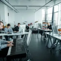 Ce prof de solfège a été viré pour avoir… trop modernisé son cours !