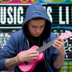 Ce rappeur de 17 ans compose avec… un ukulélé !