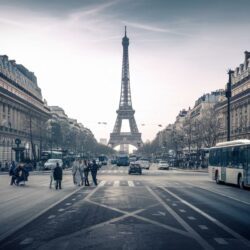 Des marches militaires aux DJ sets cachés : la transformation sonore des Champs-Élysées