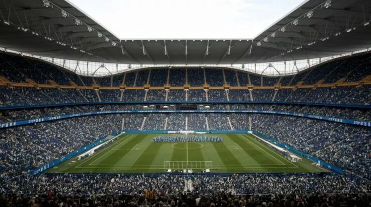 “Elle est là !” : L’arrivée spectaculaire de Mylène Farmer au Stade de France déchaîne les fans