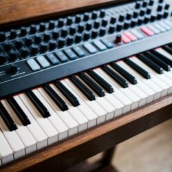 Pourquoi tout le monde parle du clavier Medeli SP4200 ?