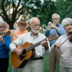 Voici pourquoi les retraités qui jouent d’un instrument vivent plus heureux