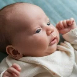 Ce que bébé entend à sa naissance influence-t-il sa vie musicale ?