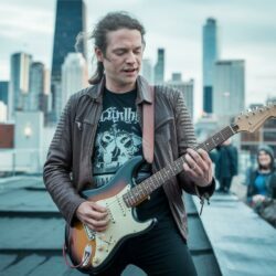 Comment gagner 300€/jour avec une guitare dans la rue ?