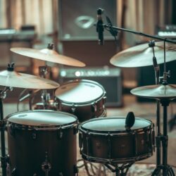 Les musiciens en ont marre d’Olivier : faut-il vraiment baisser le son pour sauver sa batterie ?