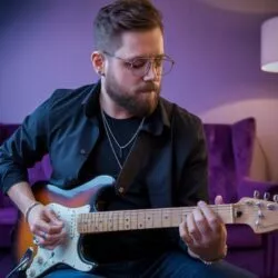 On l’a écoutée avec un caisson de basses... le salon n’a pas survécu